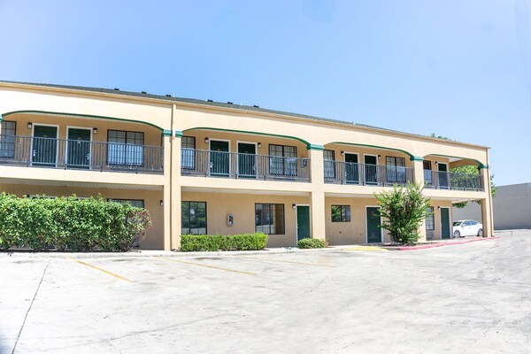 Foto van Premium kingsize bed | Nmsk - Vakantiehuis in San-Antonio - ExteriorSummer