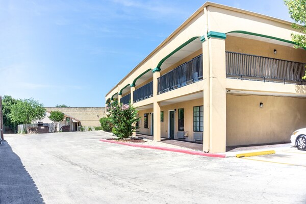 Foto van Premium kingsize bed | Nmsk - Vakantiehuis in San-Antonio - ExteriorSummer