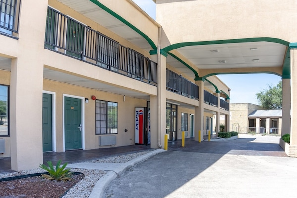Foto van Premium kingsize bed | Nmsk - Vakantiehuis in San-Antonio - ExteriorSummer