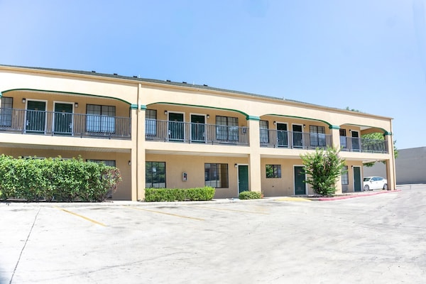 Foto van Premium kingsize bed | Nmsk - Vakantiehuis in San-Antonio - ExteriorSummer