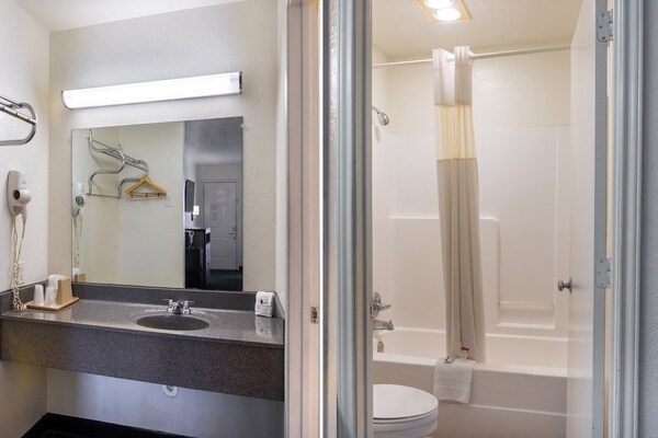 Foto van Premium kingsize bed | Nmsk - Vakantiehuis in San-Antonio - BathRoom