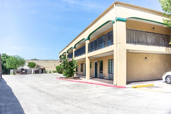 Foto van Premium kingsize bed | Nmsk - Vakantiehuis in San-Antonio - ExteriorSummer