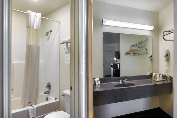 Foto van Premium kingsize bed | Nmsk - Vakantiehuis in San-Antonio - BathRoom