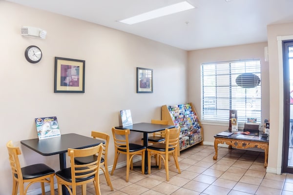 Foto van Premium kingsize bed | Nmsk - Vakantiehuis in San-Antonio - FloorPlan