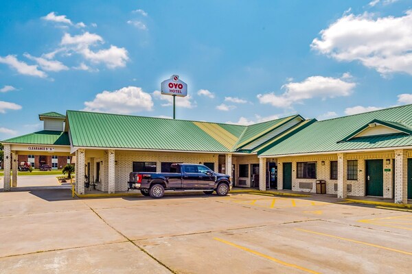 Foto van Premium kingsize bed | Yoakum West - Vakantiehuis in Yoakum TX - parking