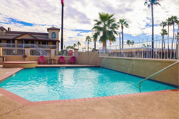 Foto van Suite met 2 slaapkamers | Luchthaven McAllen Zuid - Vakantiehuis in McAllen TX - Pool