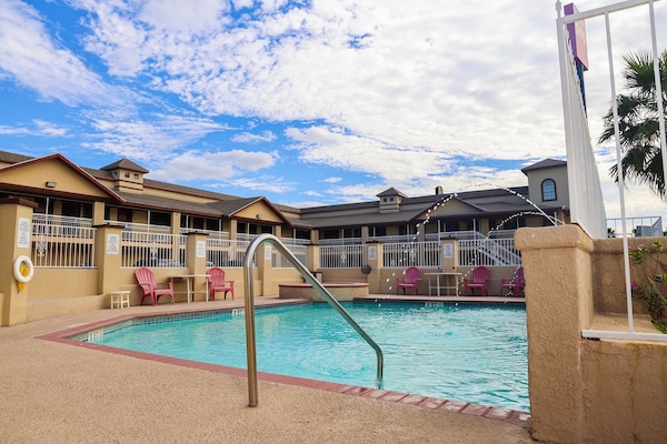 Foto van Suite met 2 slaapkamers | Luchthaven McAllen Zuid - Vakantiehuis in McAllen TX - Pool