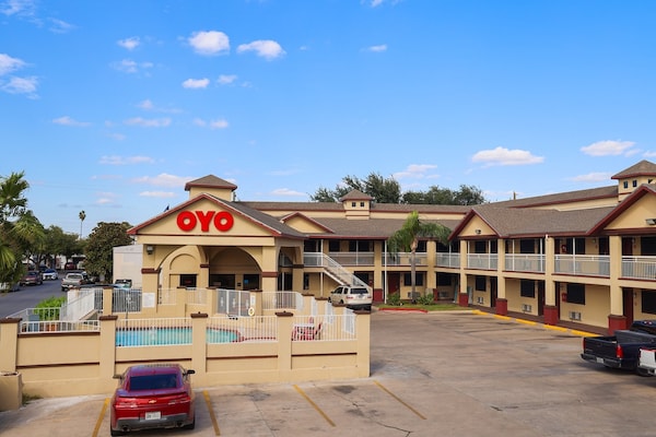 Foto van Suite met 2 slaapkamers | Luchthaven McAllen Zuid - Vakantiehuis in McAllen TX - parking