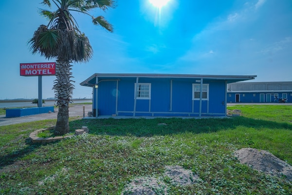 Foto van Queensize bed | Niet roken - Vakantiehuis in Corpus Christi TX - ExteriorSummer