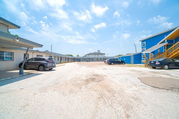 Foto van Corpus Christi, Texas | Queensize bed - Vakantiehuis in Corpus Christi TX - parking