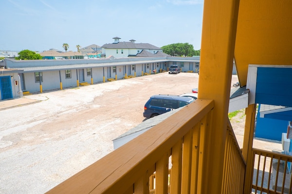 Foto van Corpus Christi, Texas | Queensize bed - Vakantiehuis in Corpus Christi TX - parking