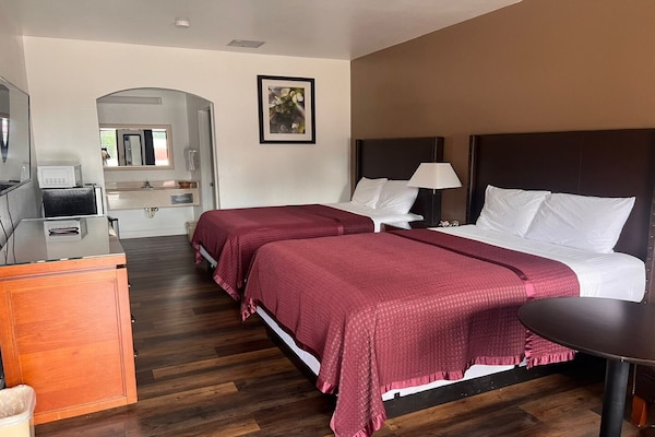 Foto van 2 tweepersoonsbedden | Rookvrij - Vakantiehuis in San Augustine, TX - BedRoom