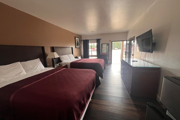 Foto van 2 tweepersoonsbedden | Rookvrij - Vakantiehuis in San Augustine, TX - BedRoom