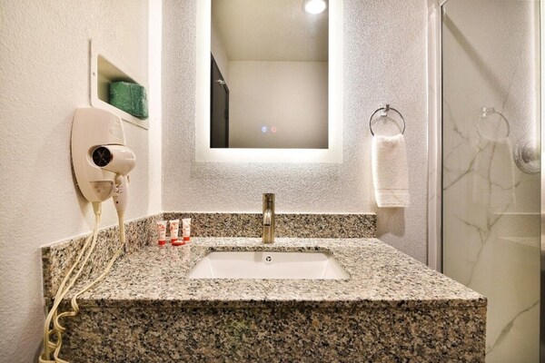 Foto van Premium kingsize bed | Shreveport - Vakantiehuis in Shreveport LA - BathRoom