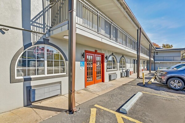 Foto van Queensize bed | Niet roken - Vakantiehuis in Shreveport LA - parking
