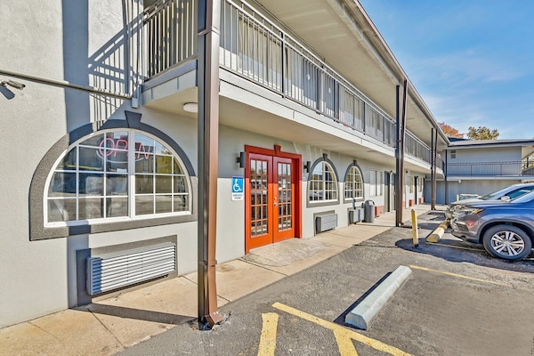 Foto van Premium Queensize Bed Roken - Vakantiehuis in Shreveport LA - parking