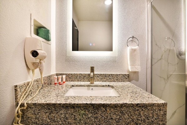 Foto van Premium 2 Roken Volledig Bedden - Vakantiehuis in Shreveport LA - BathRoom