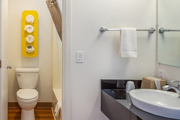 Foto van Premium tweepersoonsbed (Queensize) | Shelby MT - Vakantiehuis in Shelby MT - BathRoom