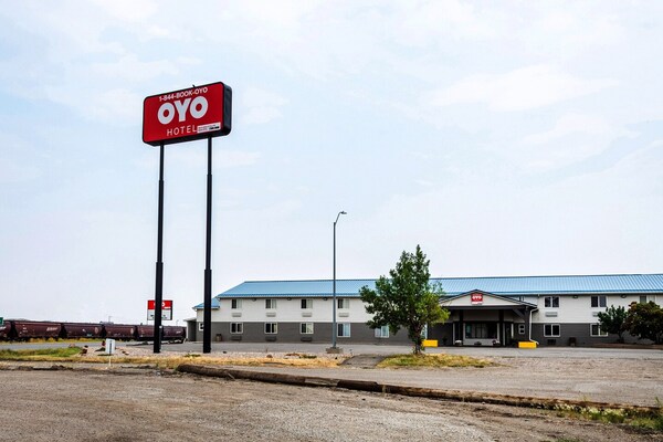 Foto van Premium tweepersoonsbed (Queensize) | Shelby MT - Vakantiehuis in Shelby MT - ExteriorSummer