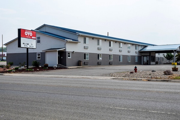 Foto van Premium tweepersoonsbed (Queensize) | Shelby MT - Vakantiehuis in Shelby MT - ExteriorSummer