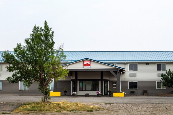 Foto van Premium tweepersoonsbed (Queensize) | Shelby MT - Vakantiehuis in Shelby MT - ExteriorSummer