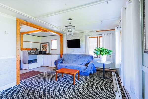 Foto van Queen Bed Niet Roken - Vakantiehuis in Sturgis, MI - HallReception