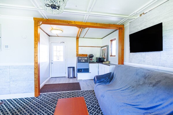 Foto van Queen Bed Niet Roken - Vakantiehuis in Sturgis, MI - HallReception