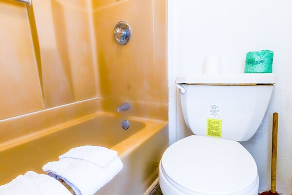 Foto van Queen Bed Niet Roken - Vakantiehuis in Sturgis, MI - BathRoom