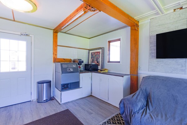 Foto van Queen Bed Niet Roken - Vakantiehuis in Sturgis, MI - HallReception