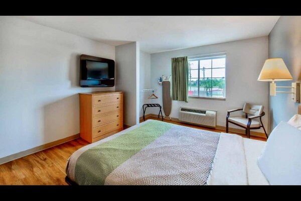 Foto van Queen Bed Met Kitchenette Non - Roken - Vakantiehuis in Sulphur LA - BedRoom