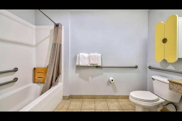 Foto van Queen Bed Met Kitchenette Non - Roken - Vakantiehuis in Sulphur LA - BathRoom