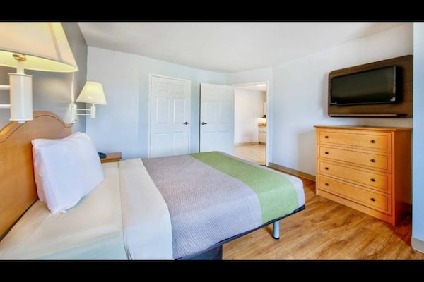 Foto van Queen Bed Met Kitchenette Non - Roken - Vakantiehuis in Sulphur LA - BedRoom