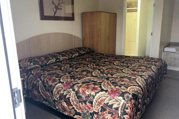 Foto van 1 Slaapkamer Appartement Met Keuken - Vakantiehuis in Seneca Falls NY - BedRoom