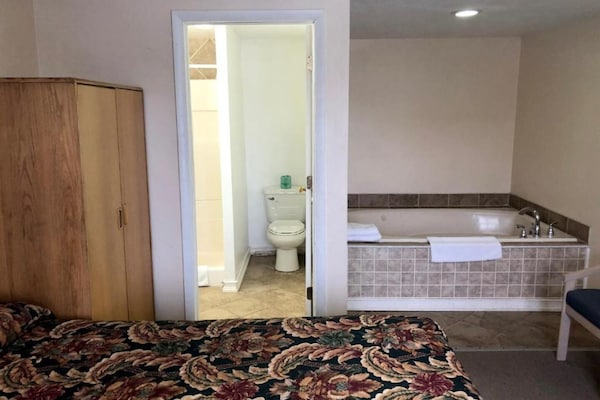 Foto van 1 Slaapkamer Appartement Met Keuken - Vakantiehuis in Seneca Falls NY - BedRoom