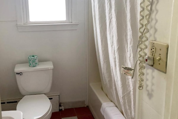 Foto van 1 Slaapkamer Appartement Met Keuken - Vakantiehuis in Seneca Falls NY - BathRoom