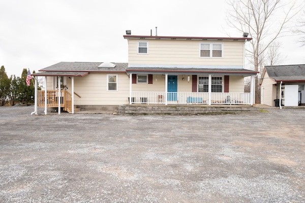 Foto van 1 Slaapkamer Appartement Met Keuken - Vakantiehuis in Seneca Falls NY - ExteriorSummer