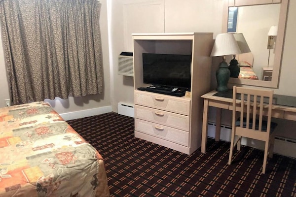 Foto van 1 Slaapkamer Appartement Met Keuken - Vakantiehuis in Seneca Falls NY - BedRoom
