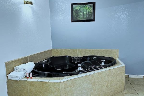 Foto van 1 Slaapkamer Suite Met Een Bubbelbad - Vakantiehuis in Three Rivers TX - BedRoom