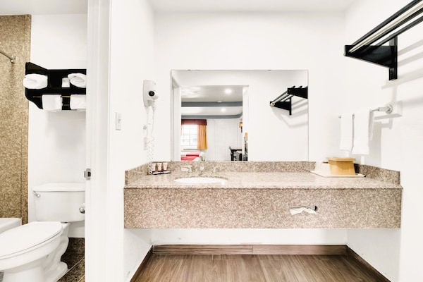 Foto van 1 Slaapkamer Suite Met Een Bubbelbad - Vakantiehuis in Three Rivers TX - BathRoom