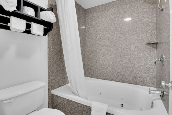 Foto van 1 Slaapkamer Suite Met Een Bubbelbad - Vakantiehuis in Three Rivers TX - BathRoom