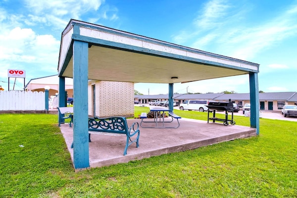 Foto van 1 Slaapkamer Suite Met Een Bubbelbad - Vakantiehuis in Three Rivers TX - GardenSummer