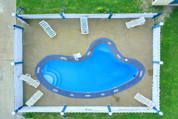 Foto van 1 Slaapkamer Suite Met Een Bubbelbad - Vakantiehuis in Three Rivers TX - Pool