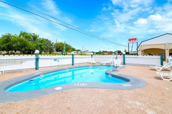 Foto van 1 Slaapkamer Suite Met Een Bubbelbad - Vakantiehuis in Three Rivers TX - Pool