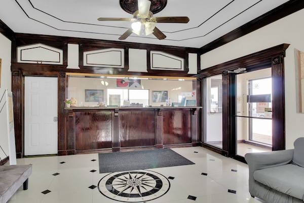 Foto van 1 Slaapkamer Suite Met Een Bubbelbad - Vakantiehuis in Three Rivers TX - HallReception