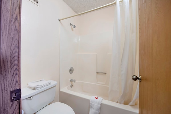 Foto van 2 tweepersoonsbedden | Roken toegestaan | Tulsa - Vakantiehuis in Tulsa - BathRoom