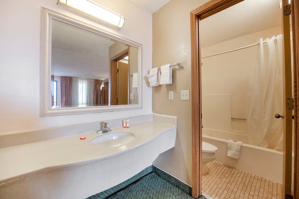 Foto van 2 tweepersoonsbedden | Roken toegestaan | Tulsa - Vakantiehuis in Tulsa - BathRoom