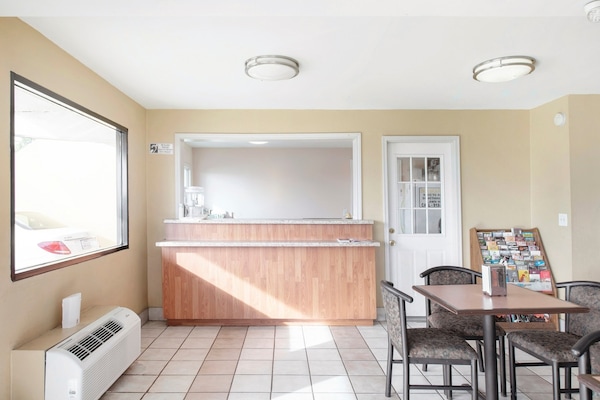 Foto van 2 tweepersoonsbedden | Roken toegestaan | Tulsa - Vakantiehuis in Tulsa - HallReception