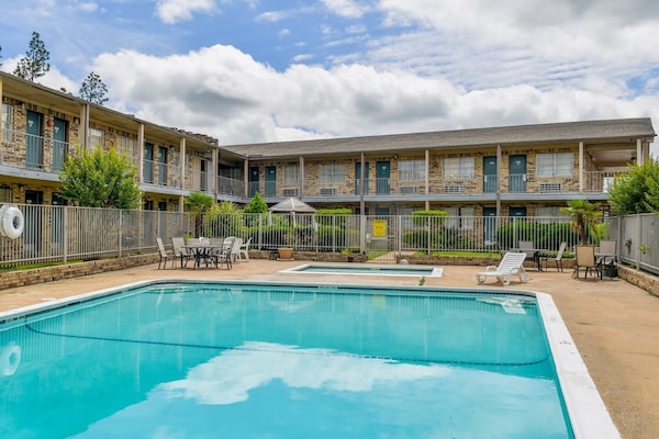 Foto van Tyler TX | 2 tweepersoonsbedden - Vakantiehuis in Tyler TX - Pool