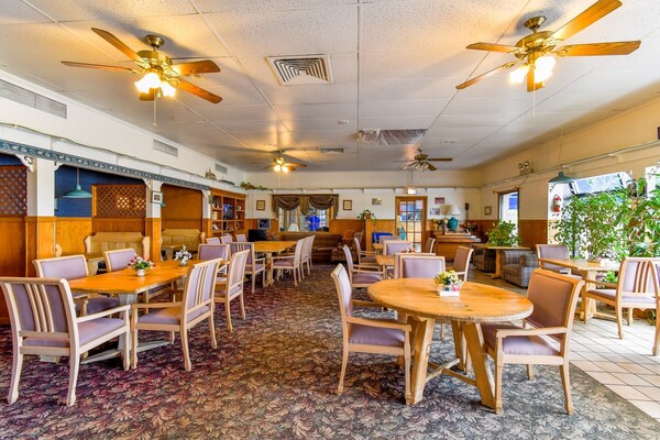 Foto van Premium camper met 2 tweepersoonsbedden | Tyler TX - DiningRoom