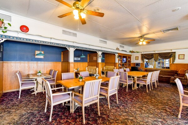 Foto van Premium camper met 2 tweepersoonsbedden | Tyler TX - DiningRoom